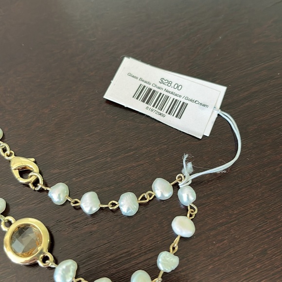 Elegant Pearl and Gold-Tone Chic Necklace NWT - Picture 4 of 6